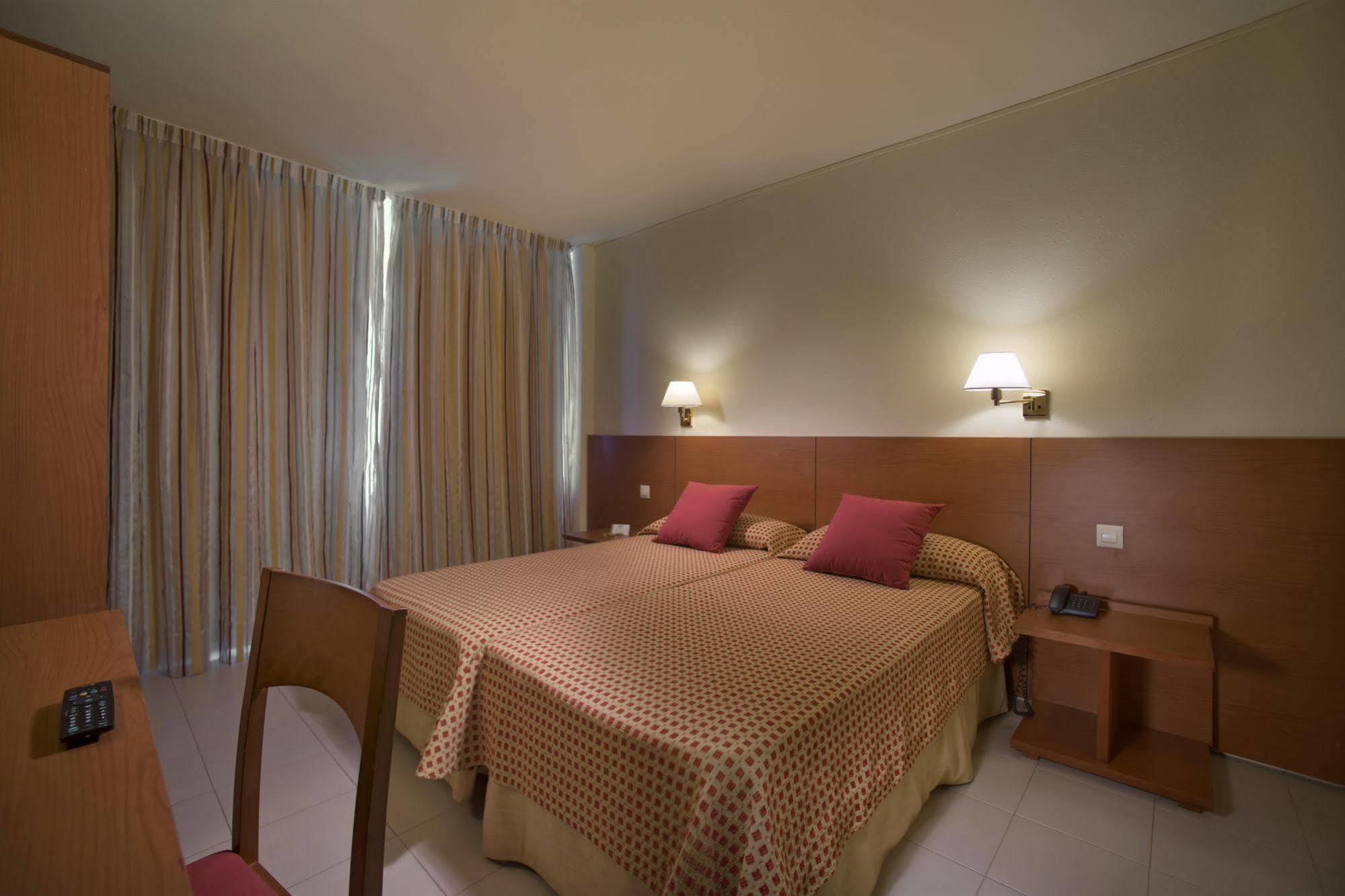 Hotel Spa Mediterraneo Park Roses Ngoại thất bức ảnh
